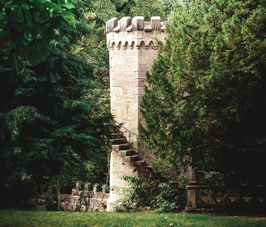 Turm mit Wendeltreppe im Schlossgarten